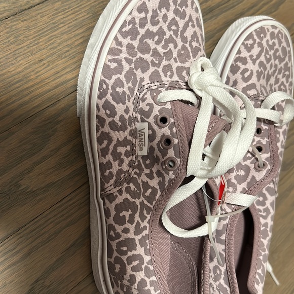 Vans - Picture 5 of 6